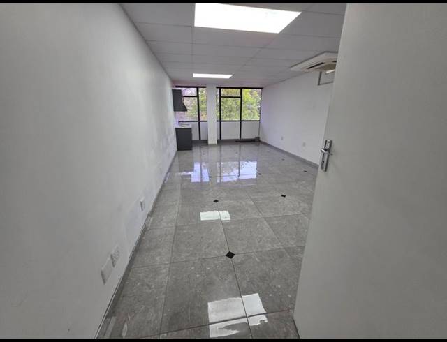 BUSINESS PROPERTY TO RENT IN LYNNWOOD GLEN